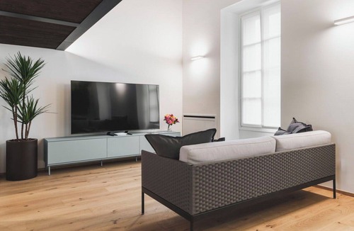 Como City Centre Apartment | Apartment in Como with 4 bedrooms sleeps 8