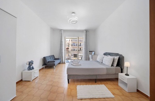 Intra Apartment | Apartment 'Isabella' with Balcony, Wi-Fi and Air Conditioning