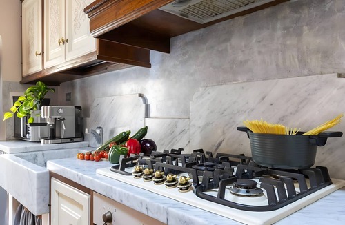Galliano Apartment | Apartment with Garden and Jacuzzi in Mugello