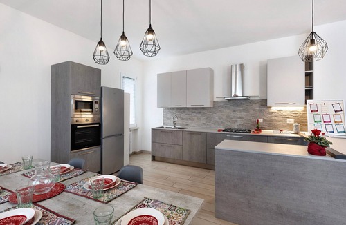 Colà Di Lazise Apartment | Apartment 'La Casa Dei Butei' with Private Garden, Wi-Fi and Air Conditioning