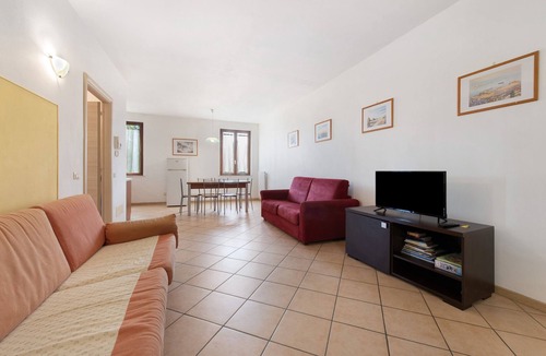Portese Apartment | Apartment 'Benaco' with Mountain View, Wi-Fi and Air Conditioning