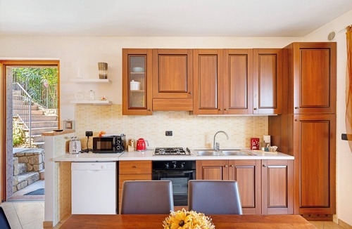 Albisano Apartment | Apartment 'Jessica' with Lake View, Wi-Fi and Air Conditioning