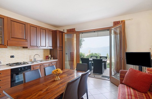 Albisano Apartment | Apartment 'Jessica' with Lake View, Wi-Fi and Air Conditioning