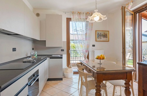 San Benedetto di Lugana Apartment | Apartment 'Katy Lake Rosmarino' with Private Terrace, Wi-Fi, and Air Conditioning