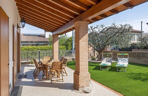 San Benedetto di Lugana Apartment | Apartment 'Katy Lake Rosmarino' with Private Terrace, Wi-Fi, and Air Conditioning