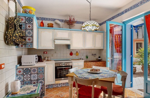 Mozzecane Apartment | Apartment 'La Maison Des Artistes' with Wi-Fi and Air Conditioning