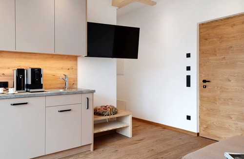 Daunei Apartment | Apartment 'Lat' with Mountain View, Shared Garden and Wi-Fi