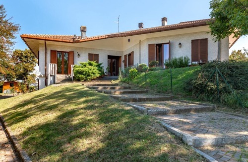 Martorano Apartment | Apartment located on the first mezzanine floor of a building without a lift.Immersed in the countryside, it is 15 minutes away from the center of Parma, by car.In 45 m2 of space it comfortably accommodates 4 guests with a double bedroom and a queen-size