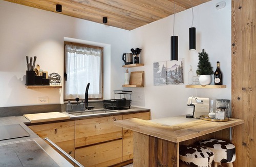 Ronchi Valsugana Apartment | Apartment 'Luxury Chalet Cirmolo' with Mountain View and Wi-Fi