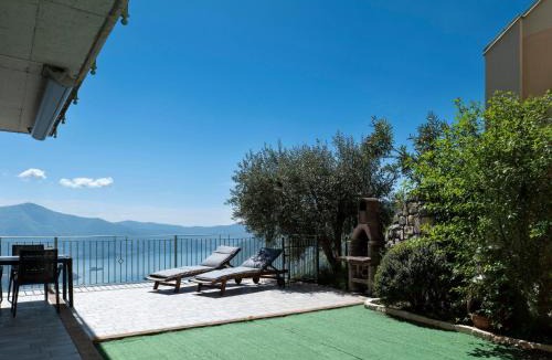 Plassi Apartment | Apartment Mantegna - garten mit seeblick und schwimmbad by Interhome