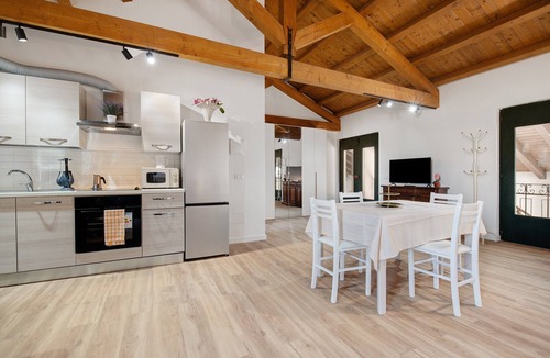 Passarella di Sotto Apartment | Apartment 'Marina' with Shared Pool, Garden, and Wi-Fi