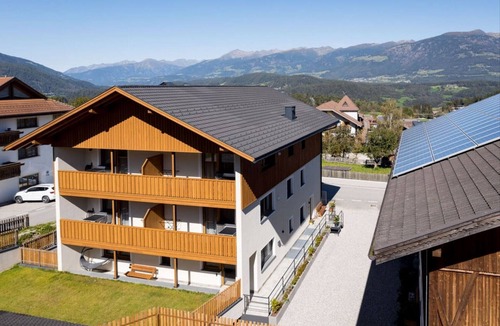 San Lorenzo di Sebato Apartment | Apartment 'Obergasserhof Tiroler' with Mountain View, Shared Garden and Wi-Fi