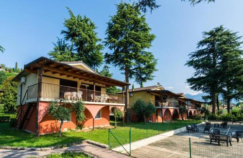 Villaggio Sanghen House | Apartment on Lake Garda with pebble beach, pier for boat, three swimming pools