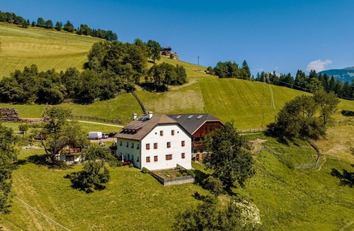 Sorafurcia Apartment | Apartment "Perfila Dolomitenblick" with Mountain View, Shared Garden & Wi-Fi
