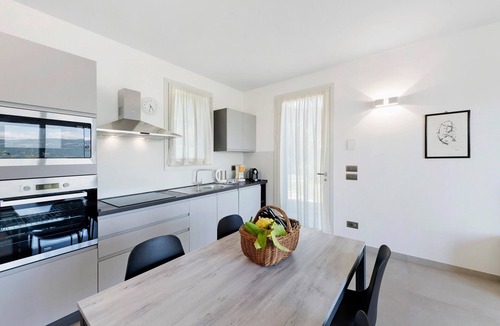 Gargnano Apartment | Apartment 'Primula' with Lake View, Wi-Fi and Air Conditioning