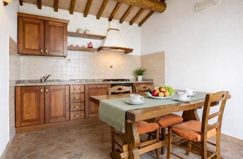 Lisciano Niccone House | Apartment "Pugnano Alto - Tartufo" with Shared Pool and Wi-Fi