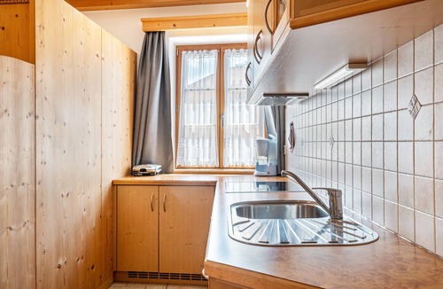 Lajen Apartment | Apartment "Schreiberhof Landhaus" with Mountain View, Shared Garden & Wi-Fi