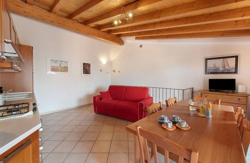 Portese Apartment | Apartment 'Terrazzo Portese' with Wi-Fi and Air Conditioning