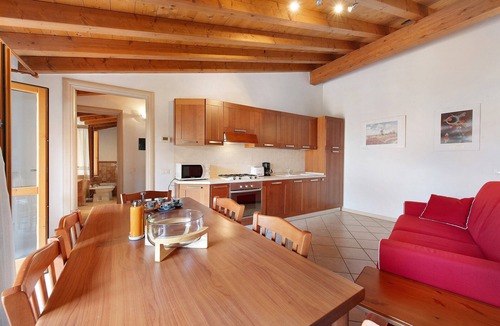 Portese Apartment | Apartment 'Terrazzo Portese' with Wi-Fi and Air Conditioning
