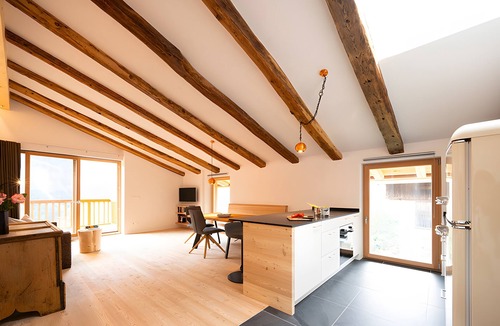 Acereto Apartment | Apartment 'Wasserfallspitz' – Mountain Views, Sunny Balcony & Farmhouse Charm