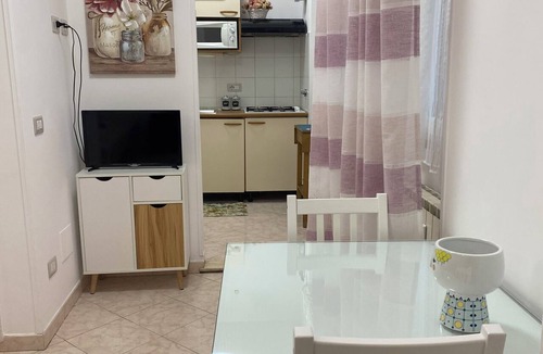 Ostiense House | Apartment with a Balcony - Metro Line B, San Paolo Station - (8' and you're at the Colosseum)