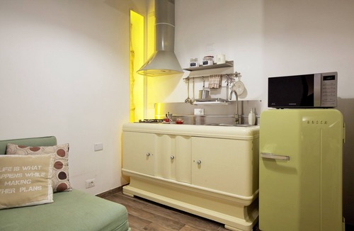 Rione V Ponte Apartment | Apartment with separate entrance around the corner from Piazza Navona