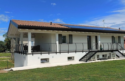 Castelnuovo del Garda Apartment | Appartamento a 5 minuti da Gardaland , nella quiete tra vigneti e olivi.