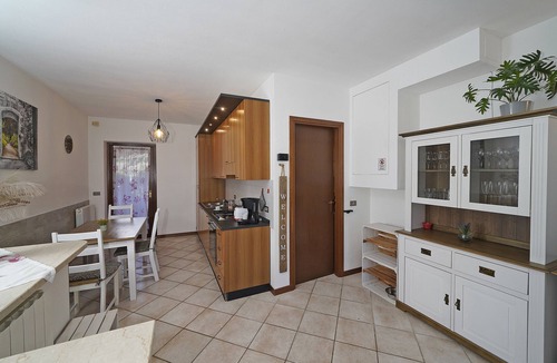 Puegnago del Garda Apartment | Appartamento Borgo Alto