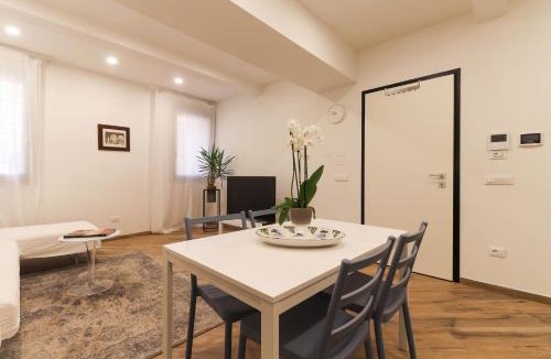 Cento Apartment | Appartamento 2 Leoni