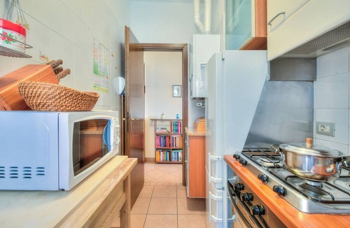 Laveno Apartment | Appartamento Lake View Laveno 1BR, Sleeps 4, Laveno Mombello, Italy
