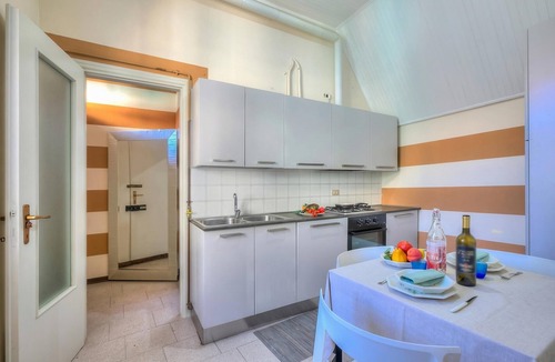 Laveno Apartment | Apt. Gabriella: Studio in the Centre of Laveno, Laveno Mombello, Italy