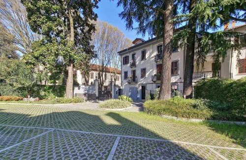 Monza Apartment | Attico Mansardato con terrazzo privato