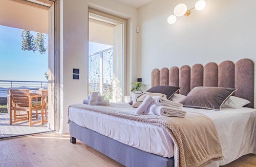 Como Apartment | Aurora Apartment by Rent All Como