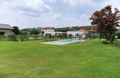 Induno Olona House | Azalea apartment: peaceful retreat with mountain views