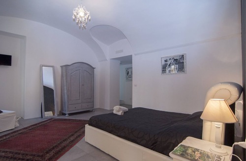 Roman Quarter Bed & Breakfast | B&B Turin Très Chic. In the historic center with its own entrance