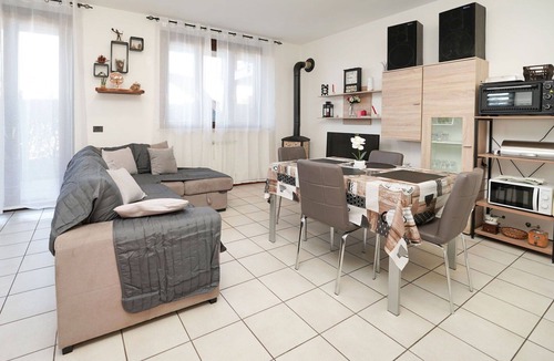 Porto Valtravaglia Apartment | Beautiful apartment for 4 guests with WIFI, TV and patio