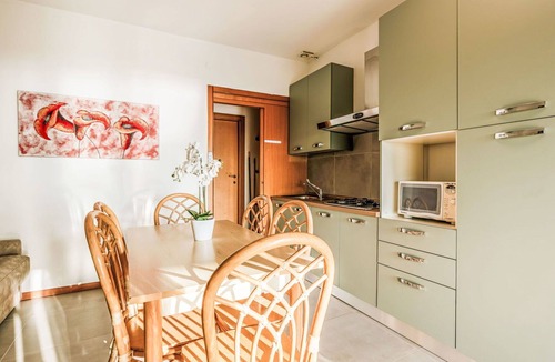 Manerba del Garda Apartment | Beautiful apartment for 6 guests with WIFI, pool, A/C, TV, terrace and pets allowed