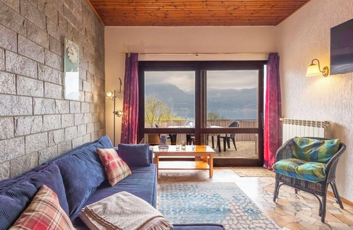 Porto Valtravaglia Apartment | Beautiful apartment for 4 guests with WIFI, TV and terrace