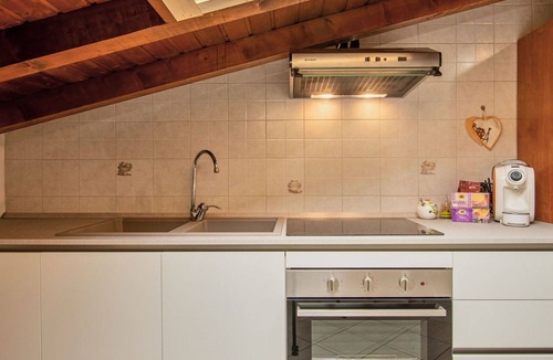 Montano Lucino Apartment | Beautiful apartment for 5 people with A/C, WIFI, TV, balcony and panoramic view