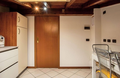 Montano Lucino Apartment | Beautiful apartment for 5 people with A/C, WIFI, TV, balcony and panoramic view