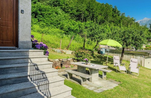 Samolaco Apartment | Beautiful apartment for 6 guests with WIFI, TV, patio and pets allowed