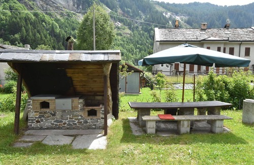 Madesimo Apartment | Beautiful apartment for 4 guests with WIFI, TV, terrace and pets allowed