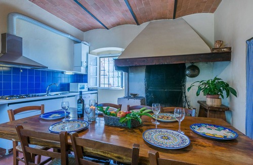Poggiarello Villa | Beautiful apartment in villa for 8 guests with pool, TV and patio