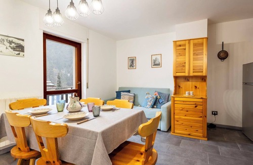 Madesimo Apartment | Beautiful apartment for 4 guests with WIFI, TV, balcony and pets allowed
