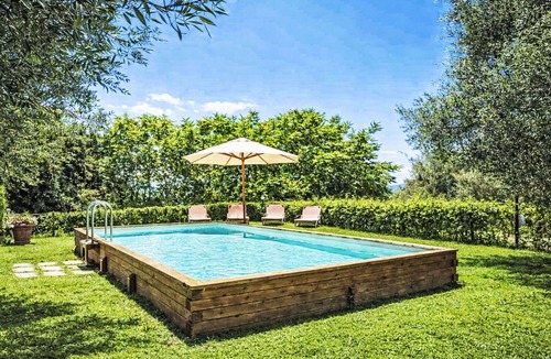 Montelovesco Villa | Beautiful private villa for 10 people with private pool, WIFI, TV and pets allowed