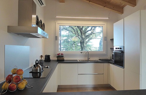 Teolo Villa | Beautiful private villa for 6 guests with WIFI, hot tub, private pool, A/C and patio, close to P.