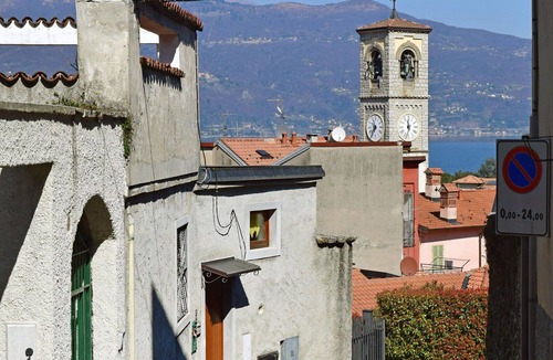 Porto Valtravaglia House | Beautiful villa for 4 guests with TV, terrace and pets allowed