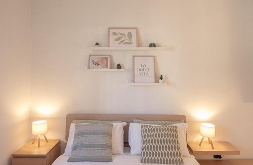 Sud-Ovest Apartment | Bellezza Fair Apartment - Vicino Fiera e centro, WiFi, Smart TV, AC, balcone