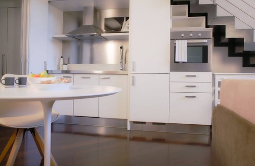 Loreto Apartment | BERGONZOLI, 3 · Modern and bright near Central Station