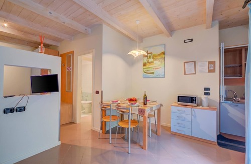 Desenzano del Garda Apartment | Blue Apartment Desenzano With Wifi, Desenzano Del Garda, Italy